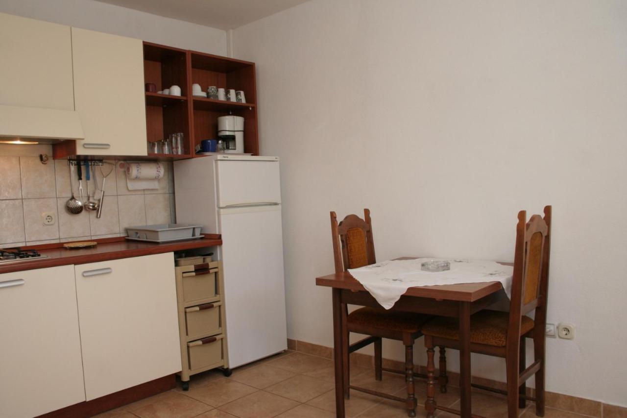 Apartment Zarace - Gdinj 4598A 外观 照片