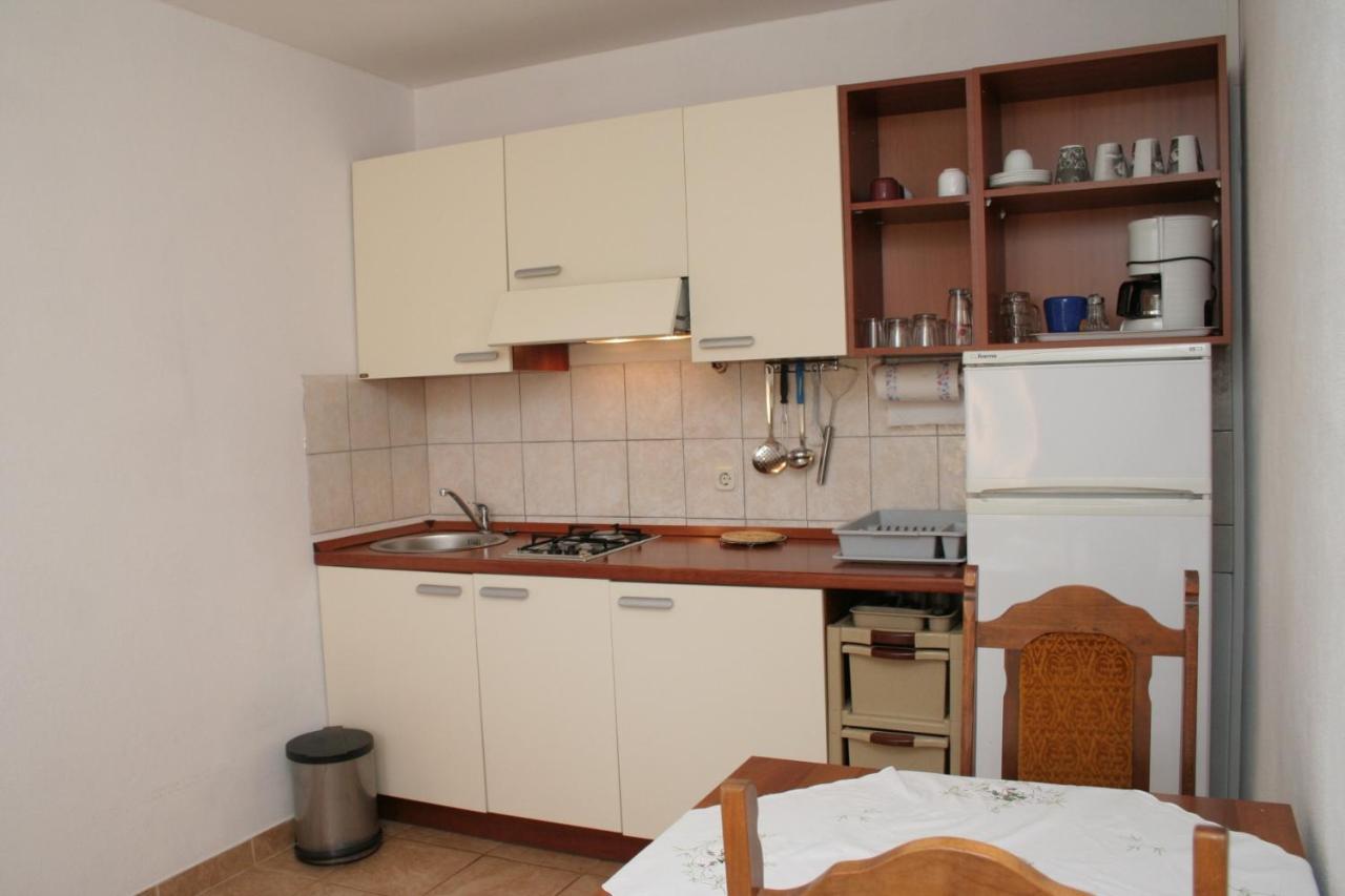 Apartment Zarace - Gdinj 4598A 外观 照片