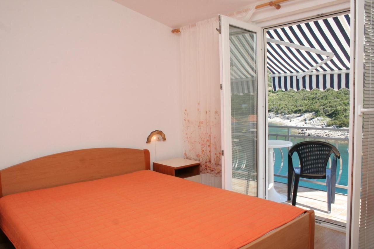 Apartment Zarace - Gdinj 4598A 外观 照片